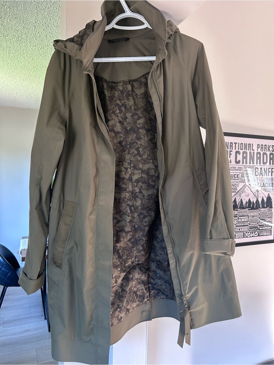 lululemon athletica Jackets & Blazers - Lululemon Olive Green Hooded Women's Rain Jacket